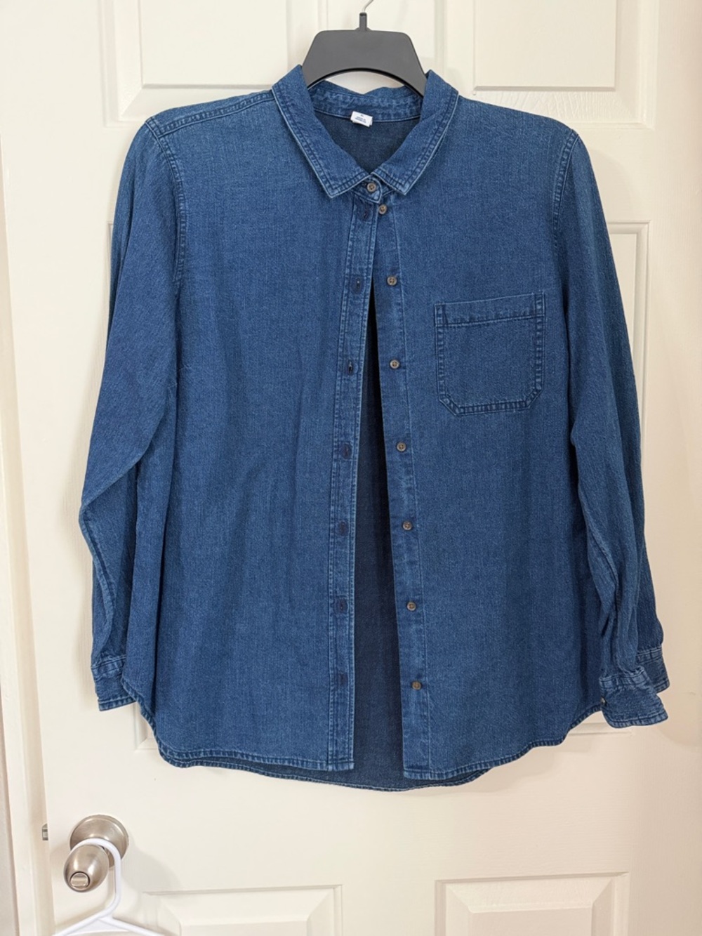Old Navy "The Classic Shirt" Medium Wash Long Sleeve Button Up Denim Top